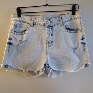 Junior's No boundaries high rise jean shorts size 13